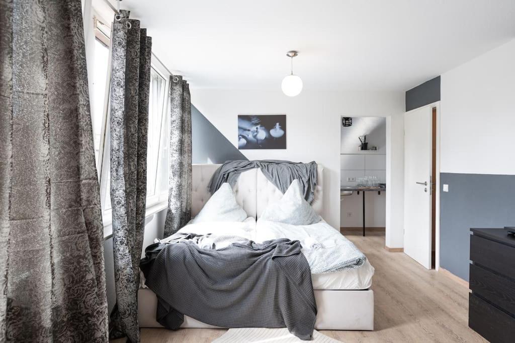 - Nice New York Apartment In The Heart Of Duisburg - Betten & Sofa - 5 Mins Central Station Hbf - Big Tv & Wifi - Exteriör bild