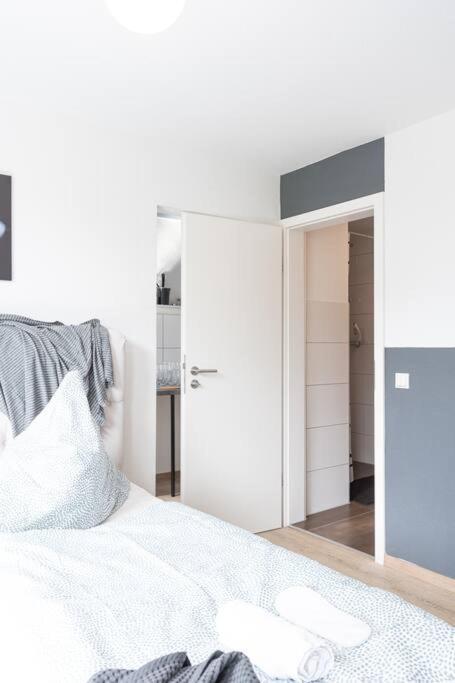 - Nice New York Apartment In The Heart Of Duisburg - Betten & Sofa - 5 Mins Central Station Hbf - Big Tv & Wifi - Exteriör bild