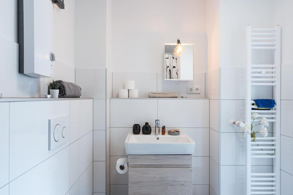 - Nice New York Apartment In The Heart Of Duisburg - Betten & Sofa - 5 Mins Central Station Hbf - Big Tv & Wifi - Exteriör bild
